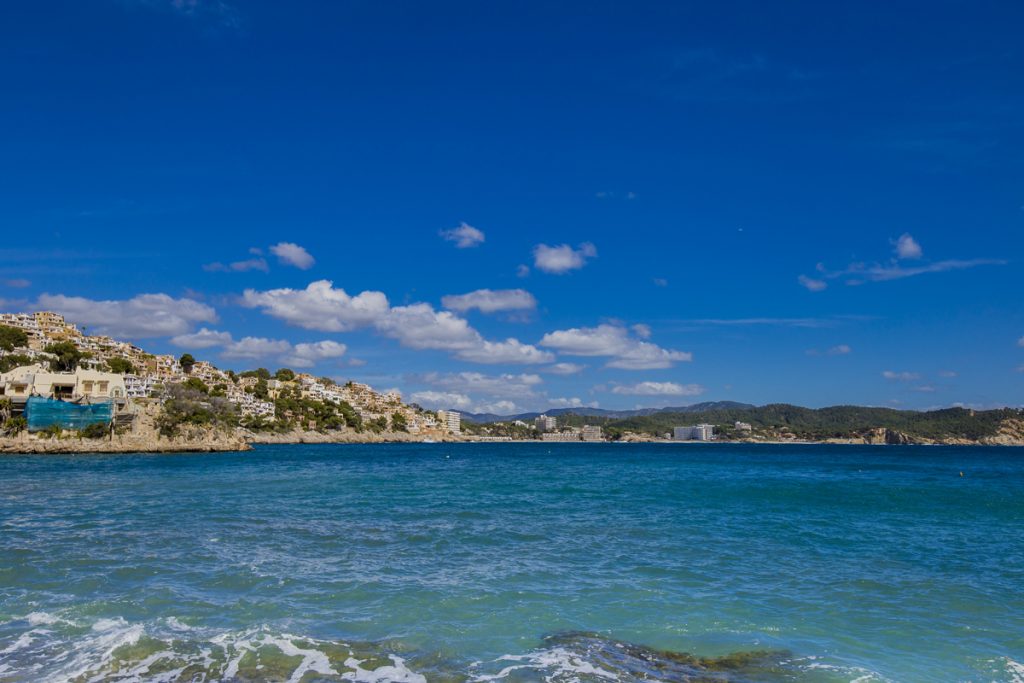 Cala Fornells - Strand mit fantastischen Blicken auf die Strände von Paguera und Santa Ponsa