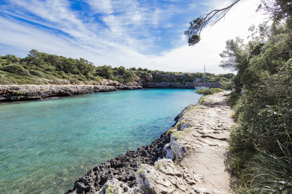 Cala Sa Nau - Von Felsen eingerahmte Bucht im Südosten Mallorcas