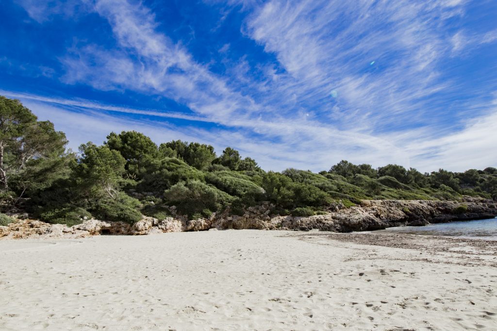 Cala Sa Nau - Von Felsen eingerahmte Bucht im Südosten Mallorcas