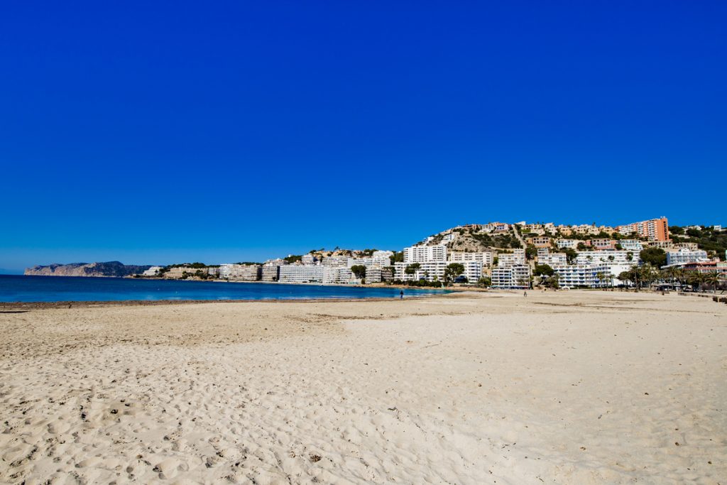 Playa de Santa Ponsa - Schöner Sandstrand im Zentrum der von Santa Ponsa