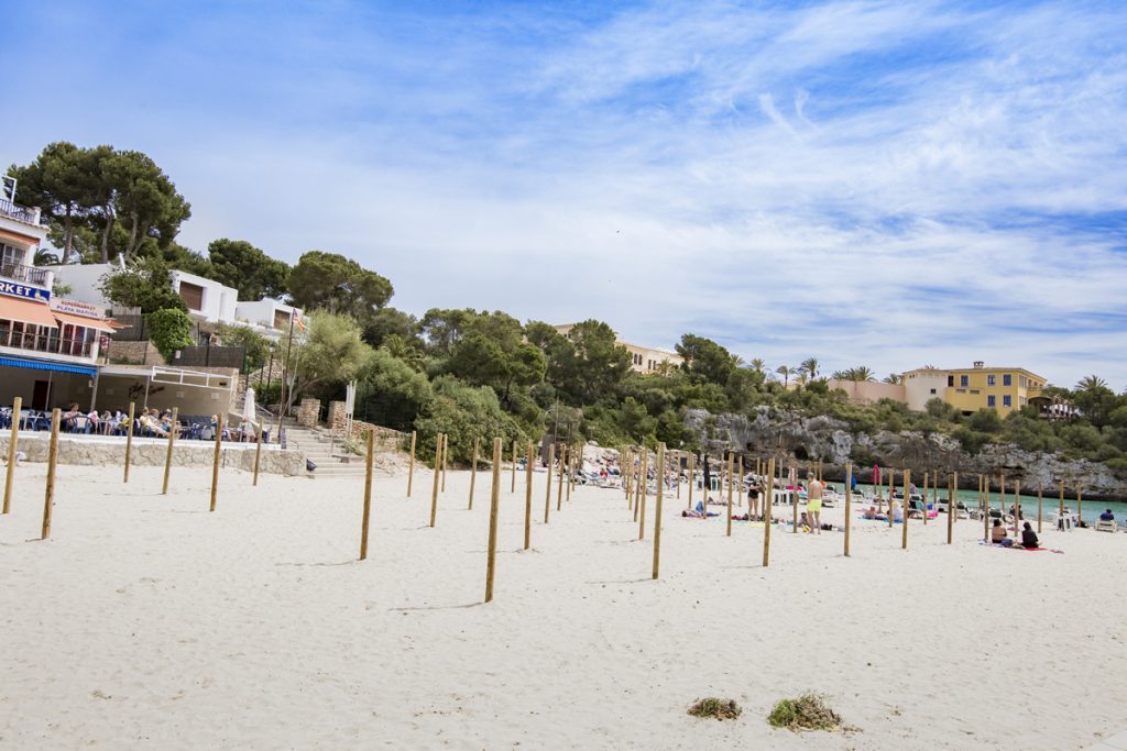 Strand Cala Ferrera - weißer Sandstrand in der Gemeinde Felanitx im Südosten Mallorcas