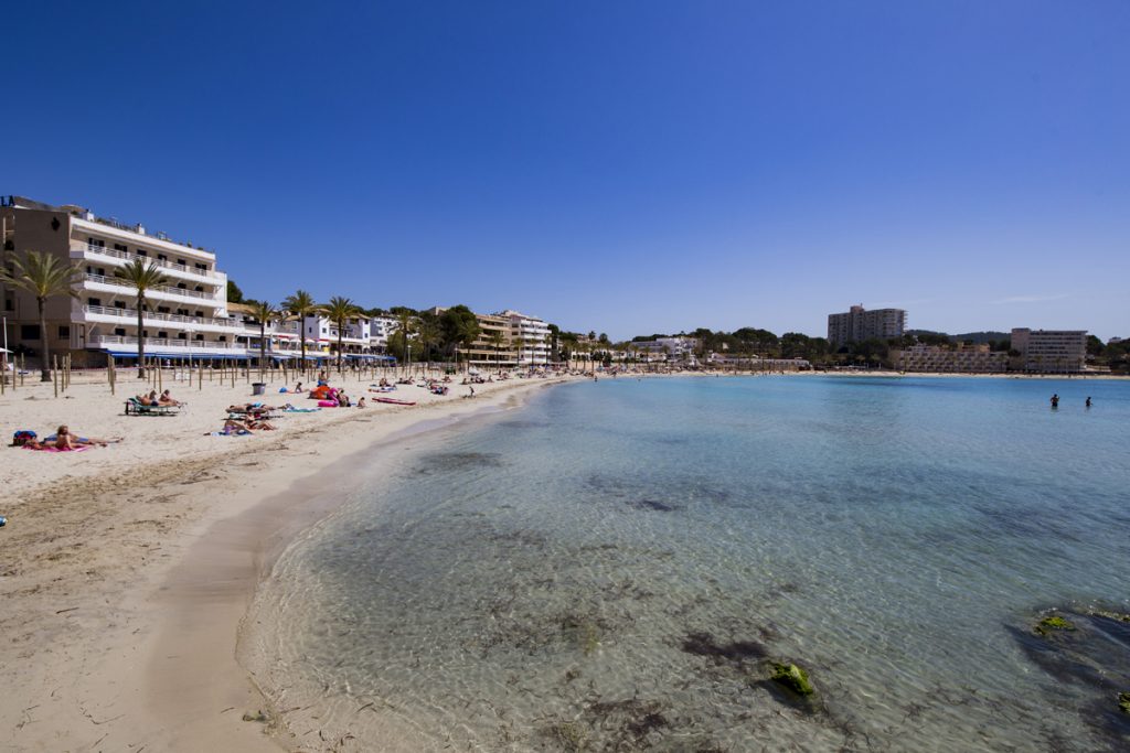 Strand Playa Palmira - Bucht im Südwesten Mallorcas Peguera