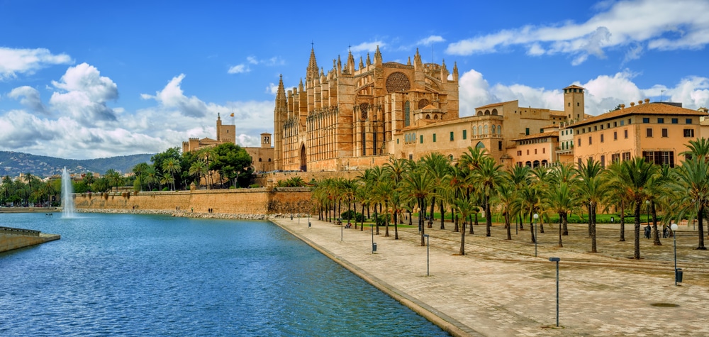 Panoramablick auf die Kathedrale La Seu von Palma auf Mallorca